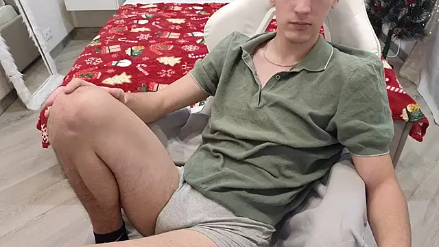 Snapshot of MoonlinSkinn chatting on December 16, 8:08 am MoonlinSkinn online show from December 16, 8:08 am