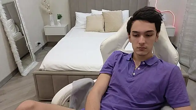 MoonlinSkinn online show from January 15, 1:10 am