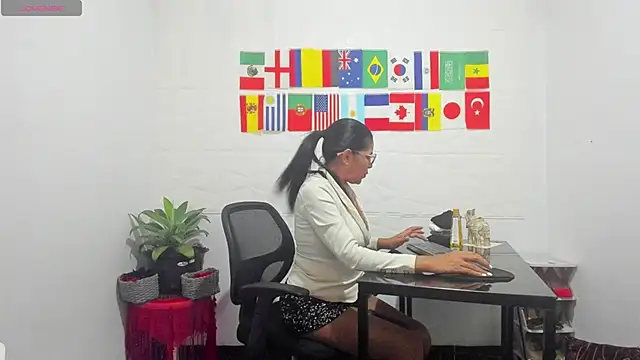 Snapshot of Miss_clarepocahose chatting on June 15, 1:08 am Miss clarepocahose online show from June 15, 1:08 am