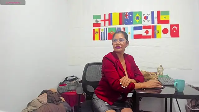 Snapshot of Miss_clarepocahose chatting on June 17, 2:14 am Miss clarepocahose online show from June 17, 2:14 am