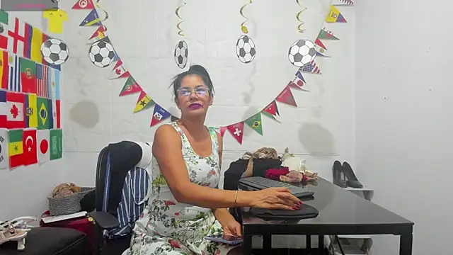 Snapshot of Miss_clarepocahose chatting on June 26, 12:04 am Miss clarepocahose online show from June 26, 12:04 am