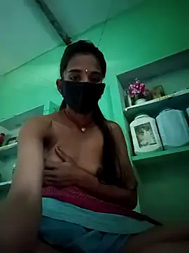 Snapshot of Uma_sain chatting on December 5, 6:44 am Uma sain online show from December 5, 6:44 am