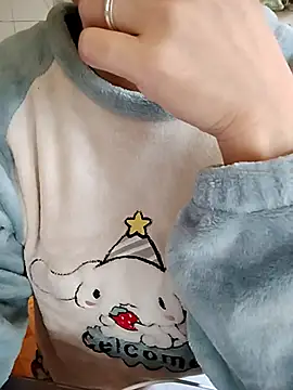 Snapshot of HanniZii chatting on December 2, 3:56 am HanniZii online show from December 2, 3:56 am