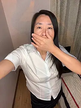 Snapshot of TU-37 chatting on December 2, 11:37 am TU-37 online show from December 2, 11:37 am