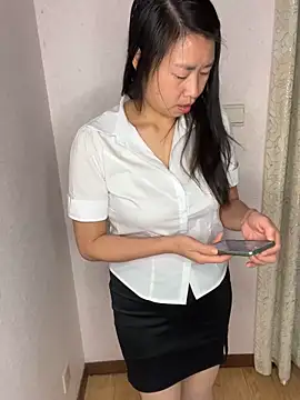 Snapshot of TU-37 chatting on December 18, 11:27 am TU-37 online show from December 18, 11:27 am