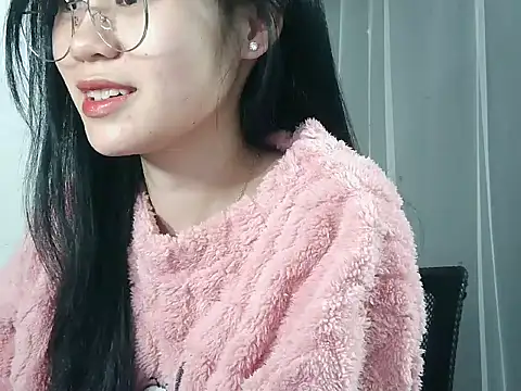 Snapshot of Nunaa18 chatting on November 28, 5:54 am Nunaa18 online show from November 28, 5:54 am