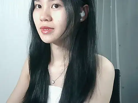 Snapshot of Nunaa18 chatting on December 2, 1:50 pm Nunaa18 online show from December 2, 1:50 pm