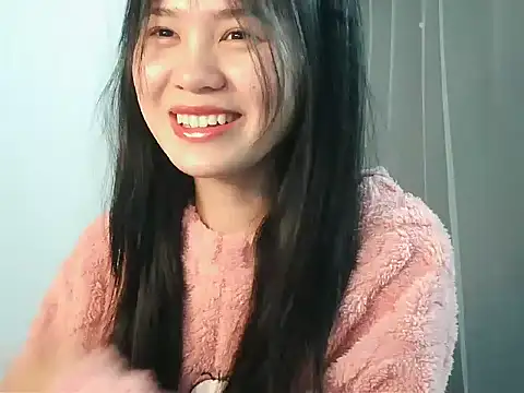 Snapshot of Nunaa18 chatting on December 3, 2:26 pm Nunaa18 online show from December 3, 2:26 pm