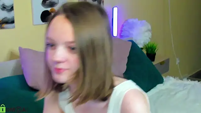 Olivia Riesz online show from April 5, 1:36 am