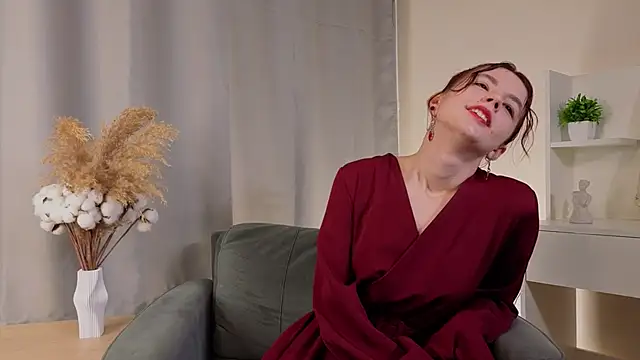 Snapshot of SharaSauer chatting on November 28, 2:25 am SharaSauer online show from November 28, 2:25 am