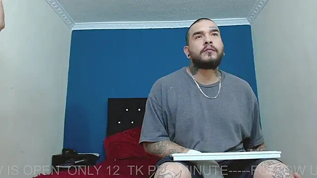 ARIA AND NICK online show from April 21, 4:23 pm