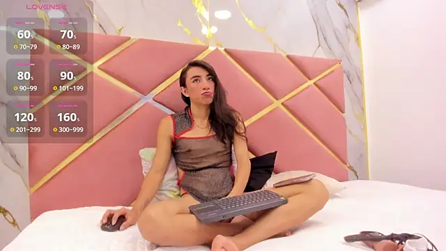 VALERIAQUEENTS   online show from December 15, 11:58 am