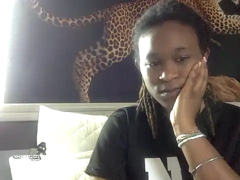 Snapshot of JuicyEbonyGoddess chatting on April 5, 8:33 am JuicyEbonyGoddess online show from April 5, 8:33 am