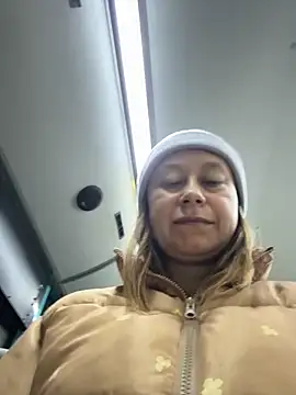 Brooke lover online show from April 3, 6:50 pm