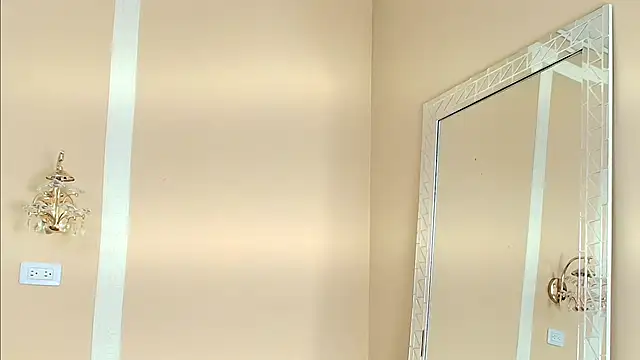 HallieStone online show from December 16, 2:22 pm