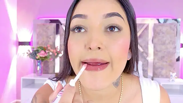 MelissaGill  online show from December 22, 7:22 pm