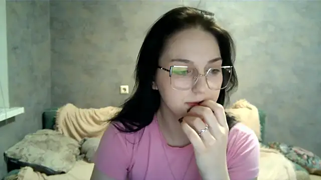 Snapshot of GlibRasher chatting on December 3, 8:07 pm GlibRasher online show from December 3, 8:07 pm