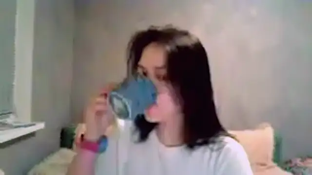 Snapshot of GlibRasher chatting on December 4, 8:17 pm GlibRasher online show from December 4, 8:17 pm