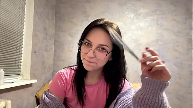 Snapshot of GlibRasher chatting on December 13, 9:53 pm GlibRasher online show from December 13, 9:53 pm