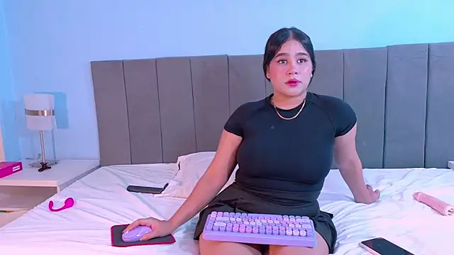 Lizz Bunny online show from April 29, 12:27 am