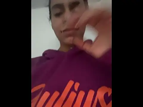 Snapshot of SaraAndrade_ chatting on December 15, 11:03 am SaraAndrade online show from December 15, 11:03 am