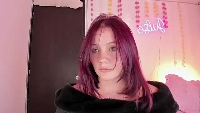 Snapshot of julse__ chatting on March 14, 12:17 am julse online show from March 14, 12:17 am