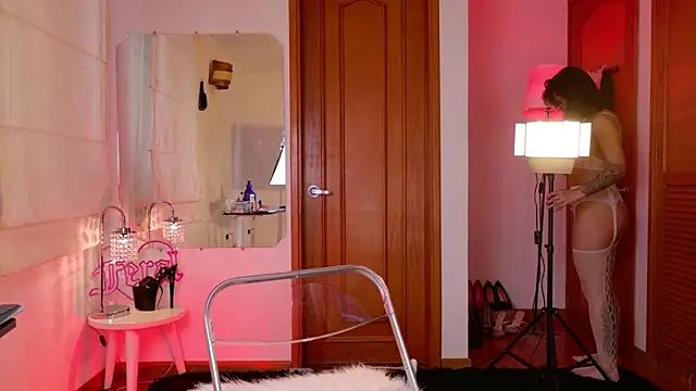 Rue Bellafire online show from April 17, 8:34 pm