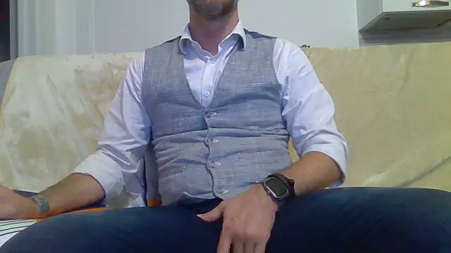Snapshot of Eroshotlicker chatting on May 1, 9:08 pm Eroshotlicker online show from May 1, 9:08 pm