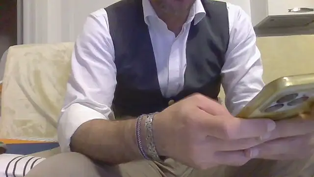 Snapshot of Eroshotlicker chatting on May 6, 9:09 pm Eroshotlicker online show from May 6, 9:09 pm