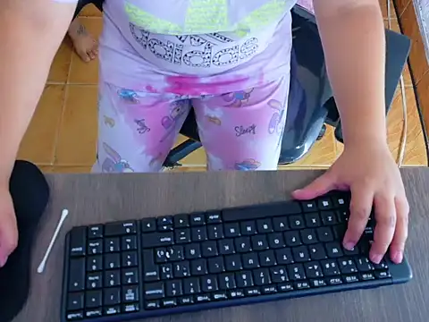 Snapshot of Aunty_milf chatting on February 9, 7:29 pm Aunty milf online show from February 9, 7:29 pm