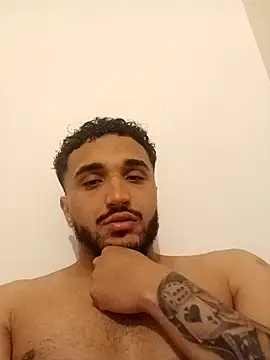 Snapshot of elgasmii chatting on June 16, 11:18 pm elgasmii online show from June 16, 11:18 pm