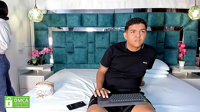  bonnyandclyde online show from January 16, 12:42 pm