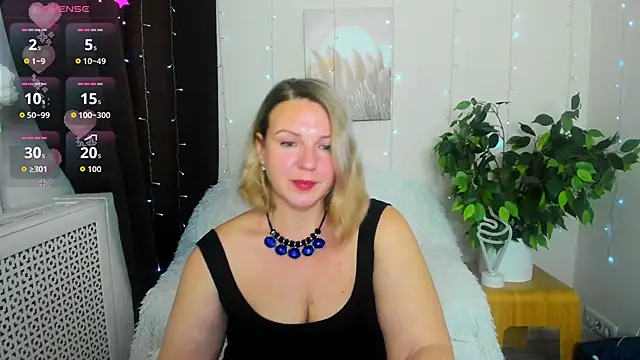 Snapshot of Alison_star_ chatting on December 2, 1:44 am Alison star online show from December 2, 1:44 am