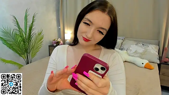 Snapshot of Lesley_Wings chatting on December 5, 4:10 am Lesley Wings online show from December 5, 4:10 am