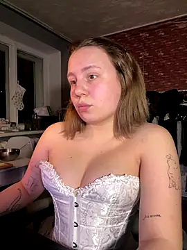 Snapshot of Annahylio chatting on November 26, 8:10 pm Annahylio online show from November 26, 8:10 pm