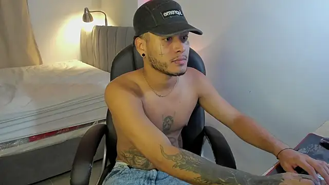 Snapshot of master_evil07 chatting on November 27, 6:04 am master evil07 online show from November 27, 6:04 am