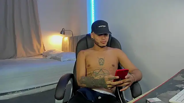 Snapshot of master_evil07 chatting on December 1, 3:44 am master evil07 online show from December 1, 3:44 am