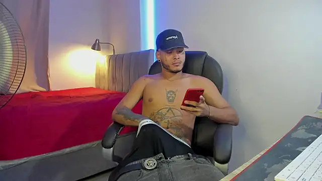 Snapshot of master_evil07 chatting on December 3, 5:59 am master evil07 online show from December 3, 5:59 am