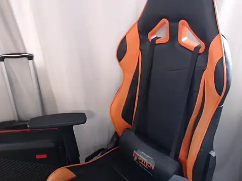 Snapshot of MissButterfly69 chatting on December 5, 11:52 am MissButterfly69 online show from December 5, 11:52 am