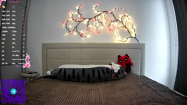 ArianeRandy online show from April 19, 3:00 pm