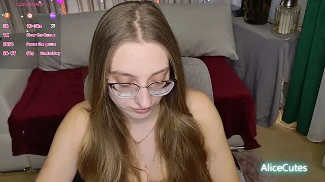 AliceCutes online show from February 3, 2:55 pm