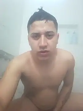 Alvarezz0202 online show from June 24, 12:15 pm