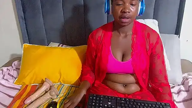 EMBER FOX online show from June 9, 10:21 pm