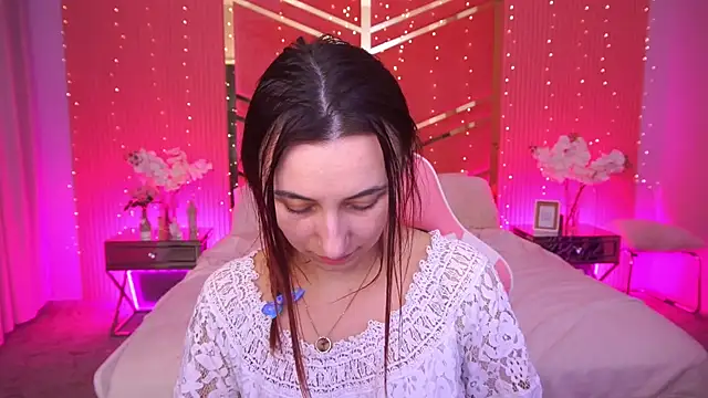 RoxieRay online show from March 24, 2:22 pm