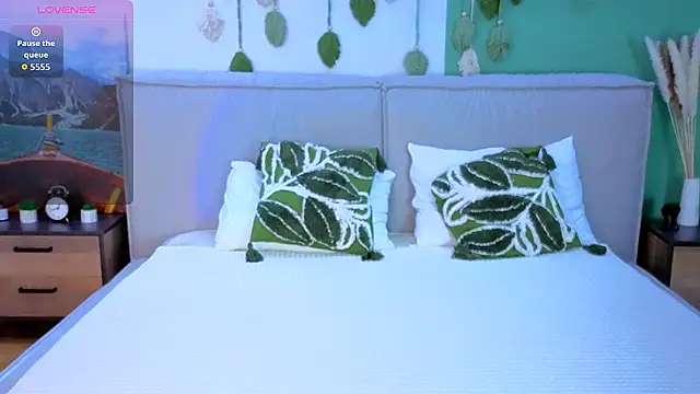 Danielle Eddwards online show from February 19, 2:46 pm