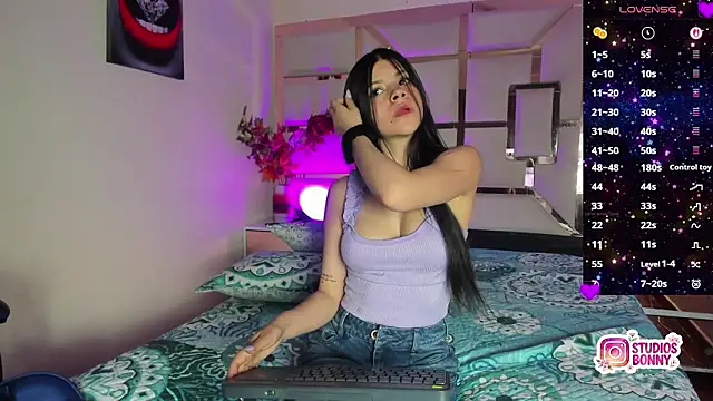 alexandra venuss online show from February 7, 8:12 pm