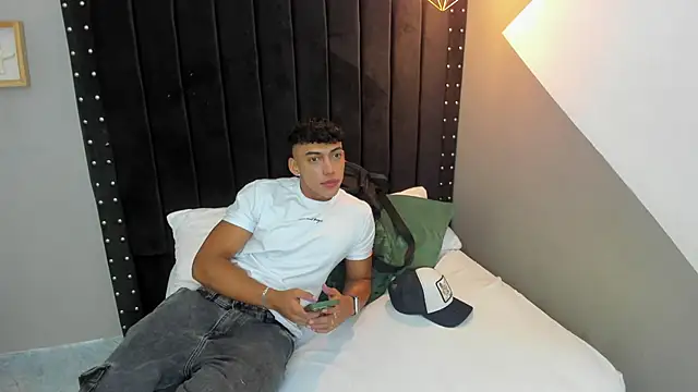 Snapshot of Bryan_robayo5 chatting on November 30, 12:09 pm Bryan robayo5 online show from November 30, 12:09 pm