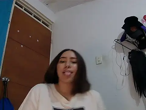 Michikomalandroxh online show from December 20, 1:34 am