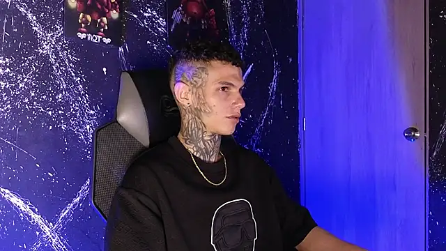 Snapshot of Paulo_527 chatting on December 4, 4:55 am Paulo 527 online show from December 4, 4:55 am