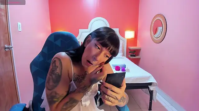 nora temptress online show from December 20, 9:00 pm